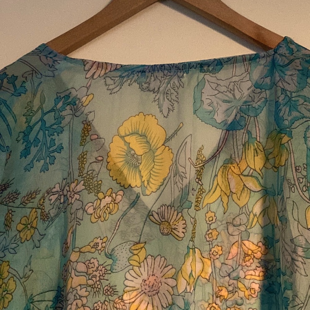 Beach Cover-up. Delicately fabric & flows with lights colors at the beach. - Picture 10 of 16